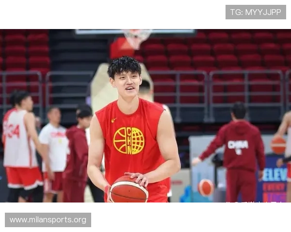 中国男篮四号位隐忧显现 曾凡博缺席付豪杜润旺落选成隐患